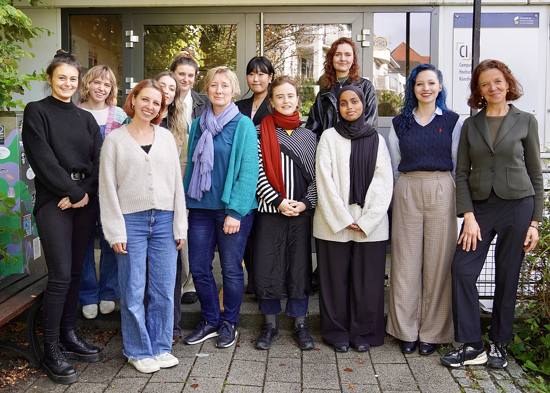 Gruppenbild der Masterstudierenden Kunsttherapie 2024/25