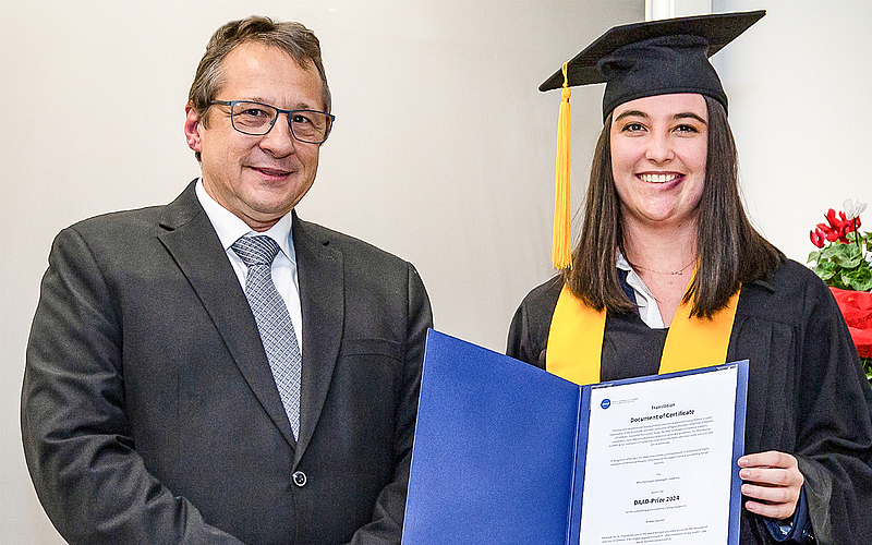 HfWU-Rektor Andreas Frey mit Amelia Cecchini 