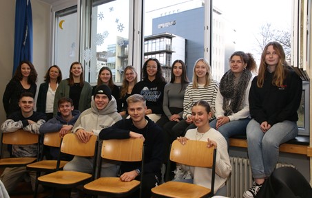 Gruppenbild von Teilnehmer*innen eines Seminarkurses